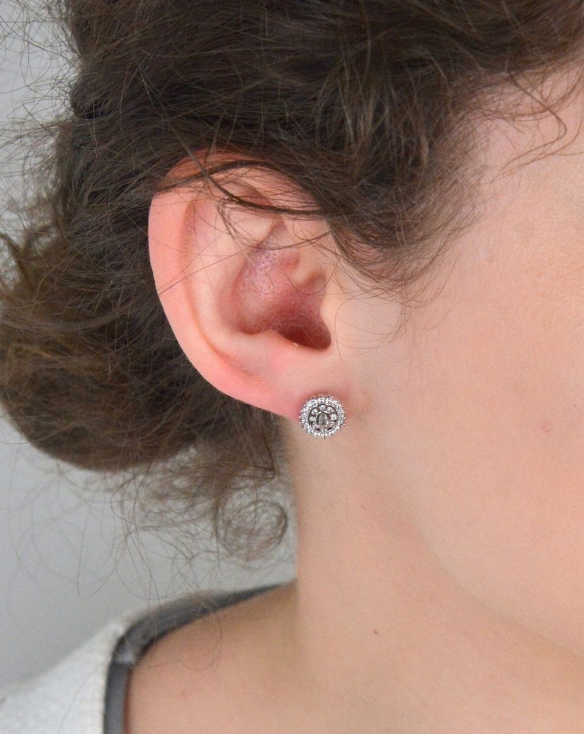 Kolczyki srebrne owalne w cyrkonie próba 925, K 2671 Eleganckie kolczyki srebrne o owalnym kształcie, wykonane z srebra próby 925, ozdobione subtelnymi cyrkoniami. 1.jpg